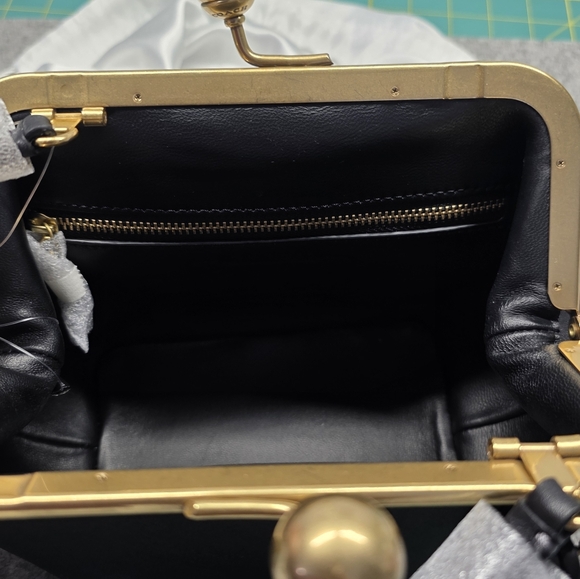 NWT Coach KISSLOCK 16 Black & Brass - Picture 16 of 17